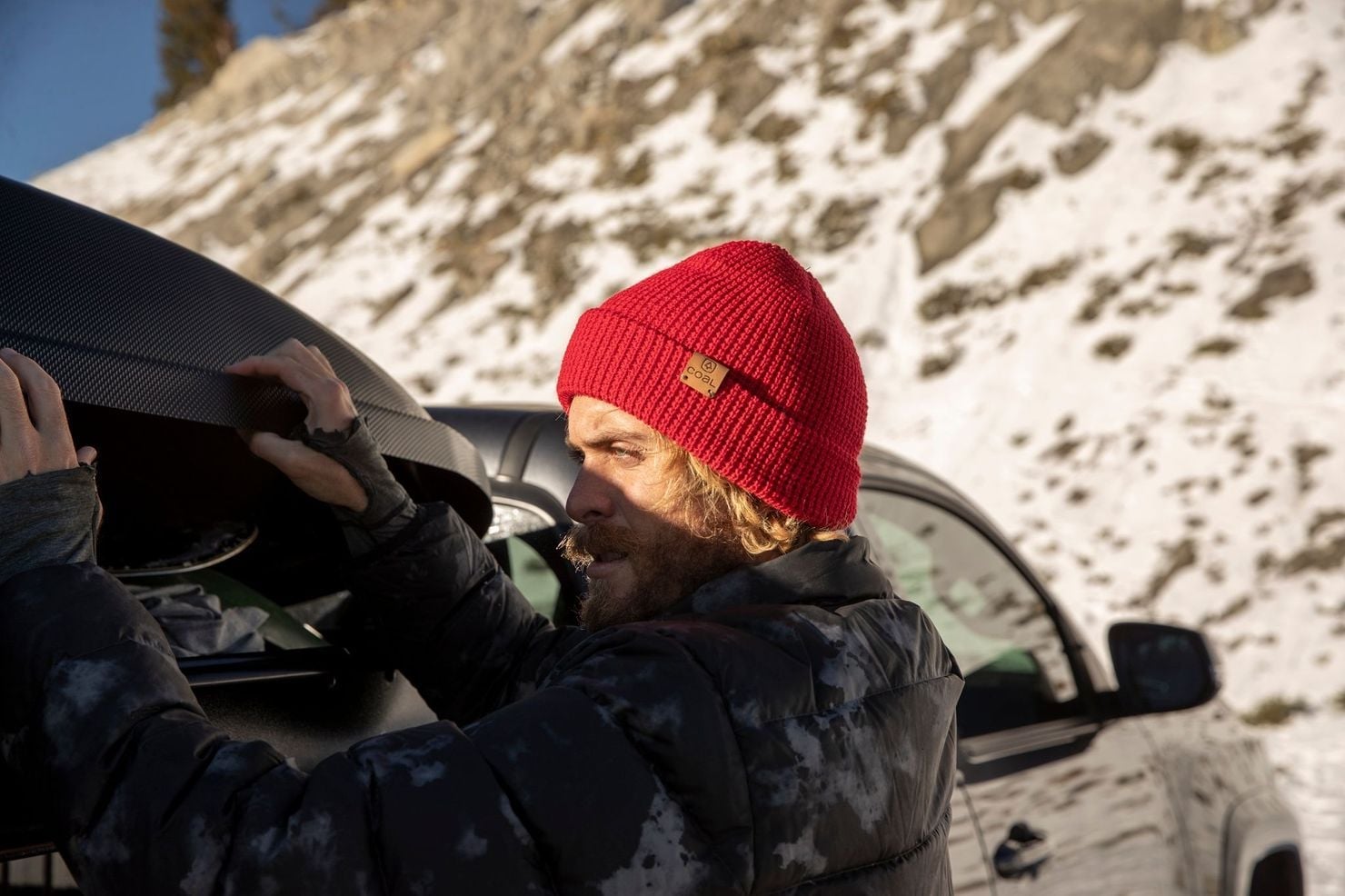 Cappello Sci E Snowboard Uomo &ndash; Rosso E Nero &ndash; Modello Berretto Con Paraorecchie &ndash; Taglia 22.5 &ndash; Misto Lana