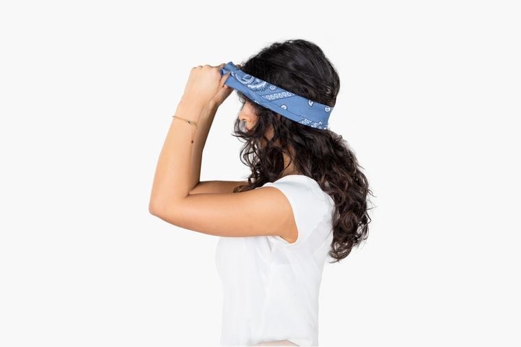 Bandana als Haarband knoten Bandana als Haarband knoten