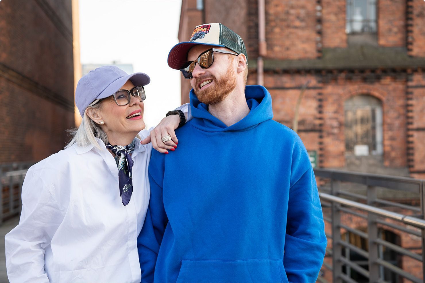 Cappellini e Cappelli Neri | Uomo e Donna | NEC IT